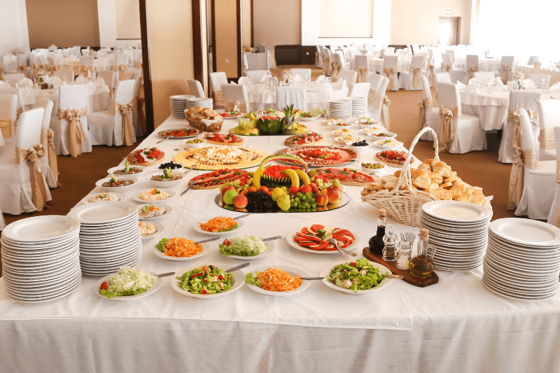 Vergleich: Buffet-Catering vs. Sit-down-Dinner